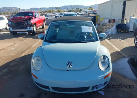 2010 Volkswagen New Beetle 2.5L Final Edition из США, поврежденный, VIN 3VWRW3AL0AM007204